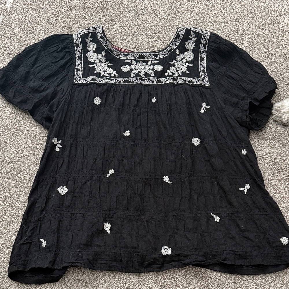 Knox Rose Black Blouse with White Embroidery